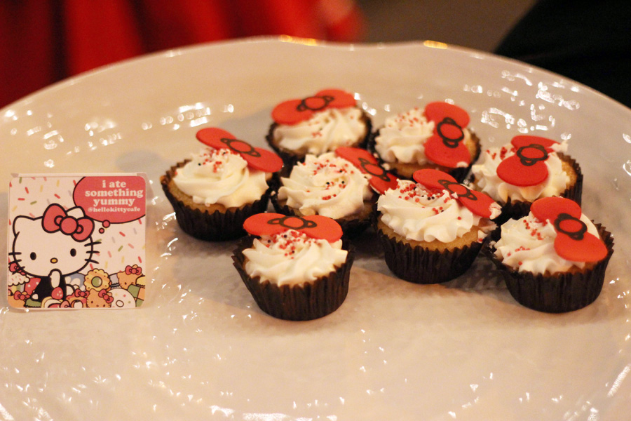 Hello Kitty cupcakes on a platter